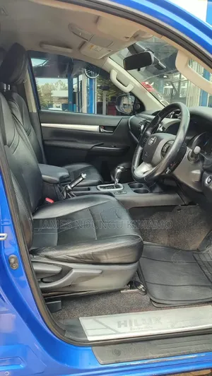 Toyota Hilux 2017 Blue