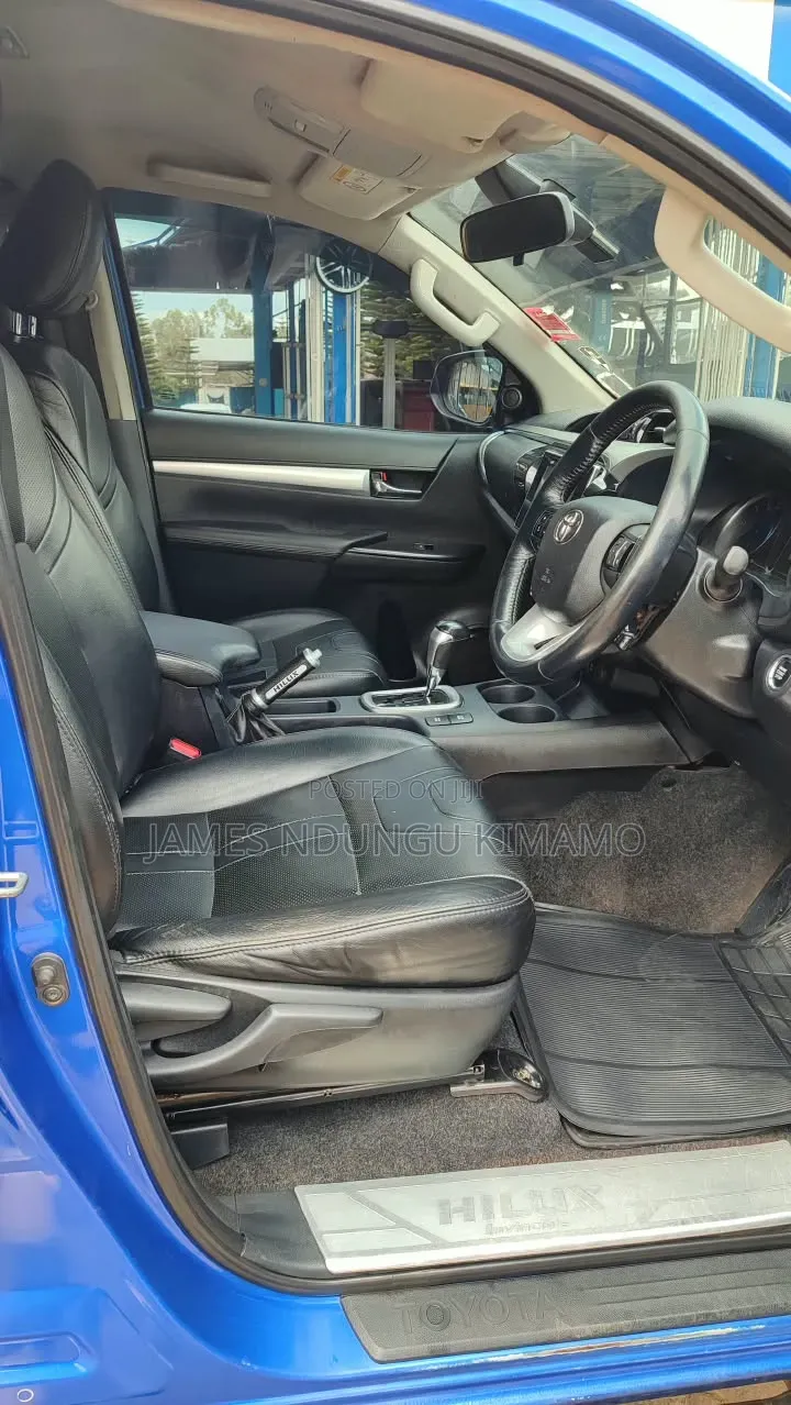 Toyota Hilux 2017 Blue