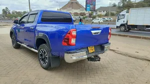 Toyota Hilux 2017 Blue