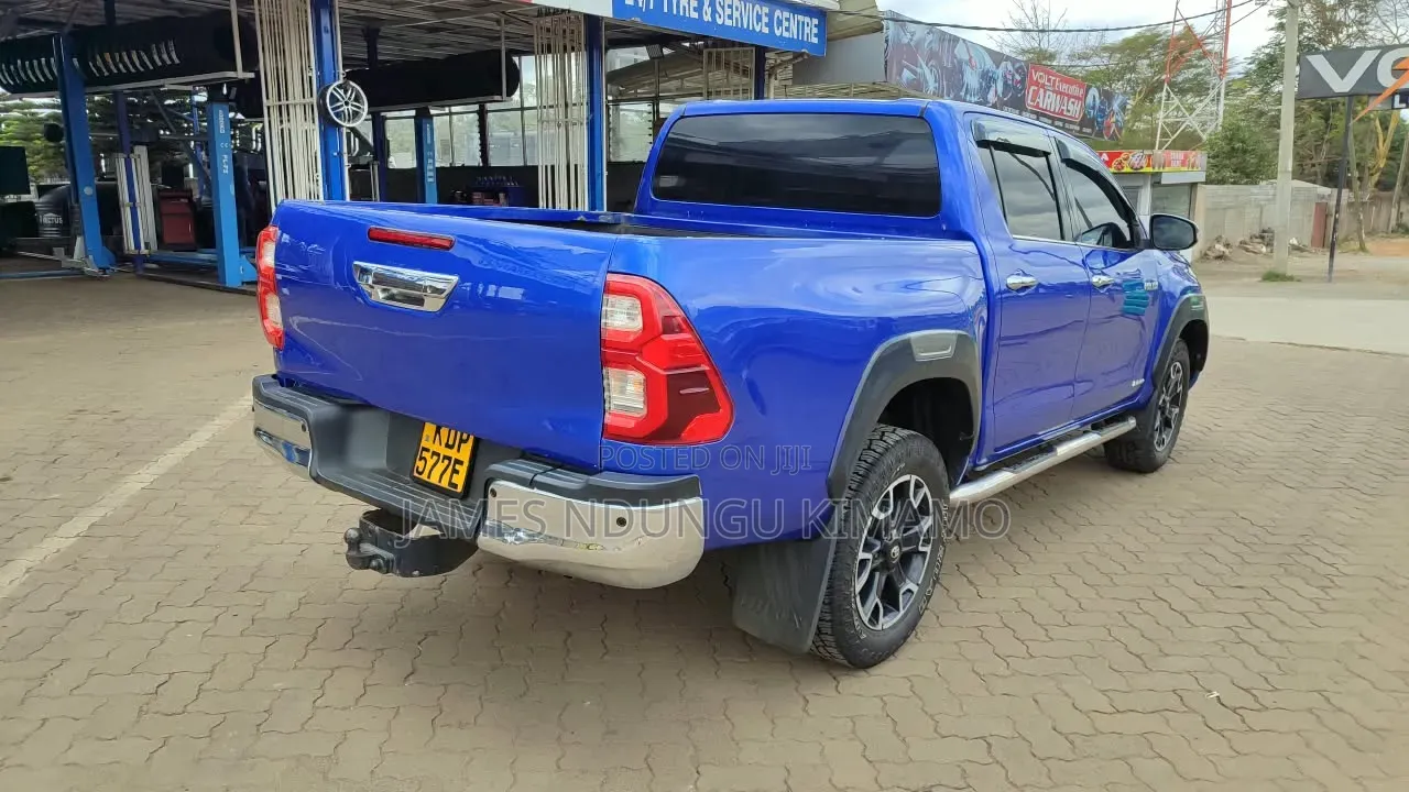 Toyota Hilux 2017 Blue