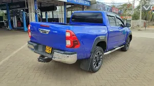 Toyota Hilux 2017 Blue