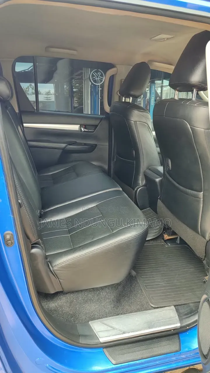 Toyota Hilux 2017 Blue