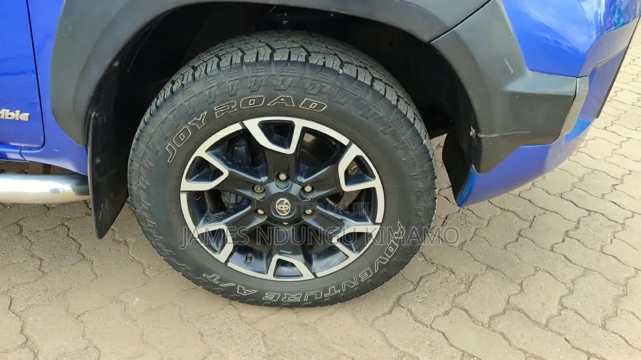 Toyota Hilux 2017 Blue
