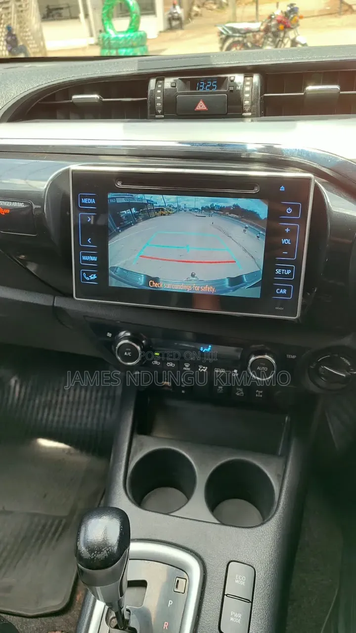 Toyota Hilux 2017 Blue