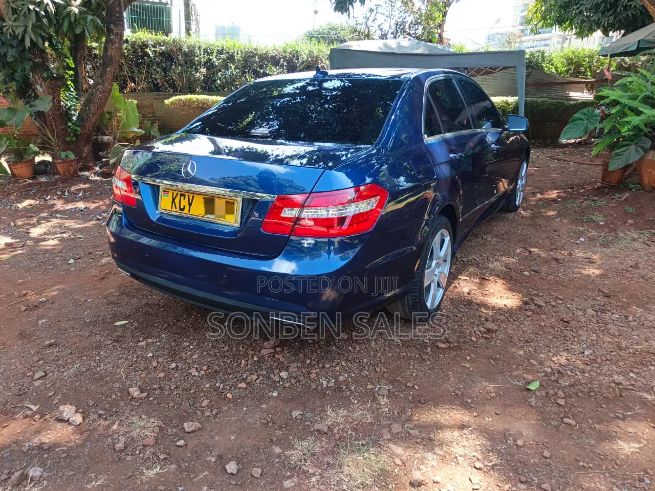 Mercedes-Benz E250 2013 Blue