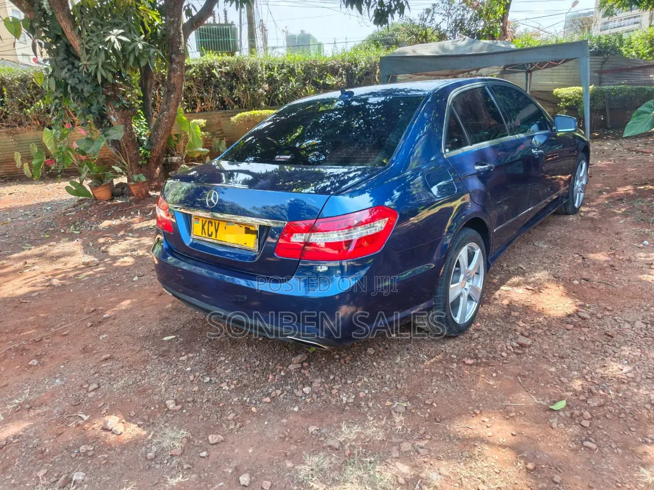 Mercedes-Benz E250 2013 Blue