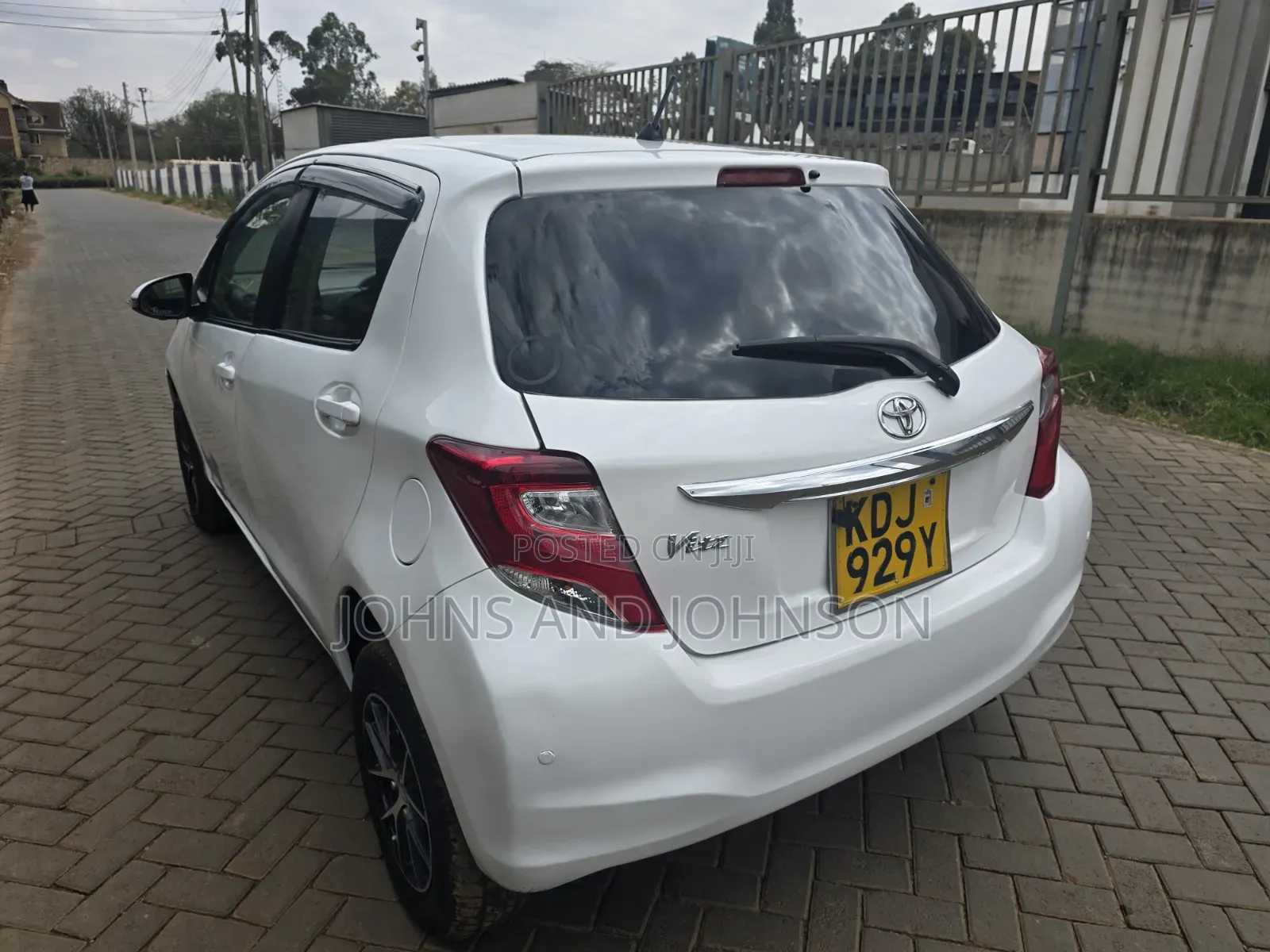 Toyota Vitz 2015 White
