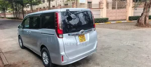 Toyota Noah 2015 Silver