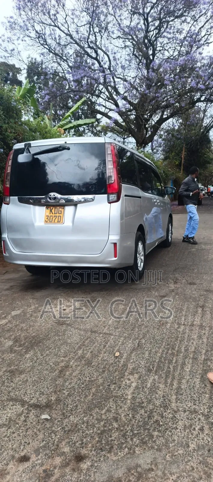 Toyota Noah 2015 Silver