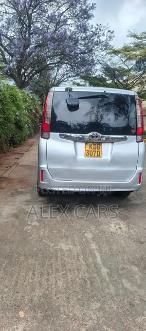Toyota Noah 2015 Silver