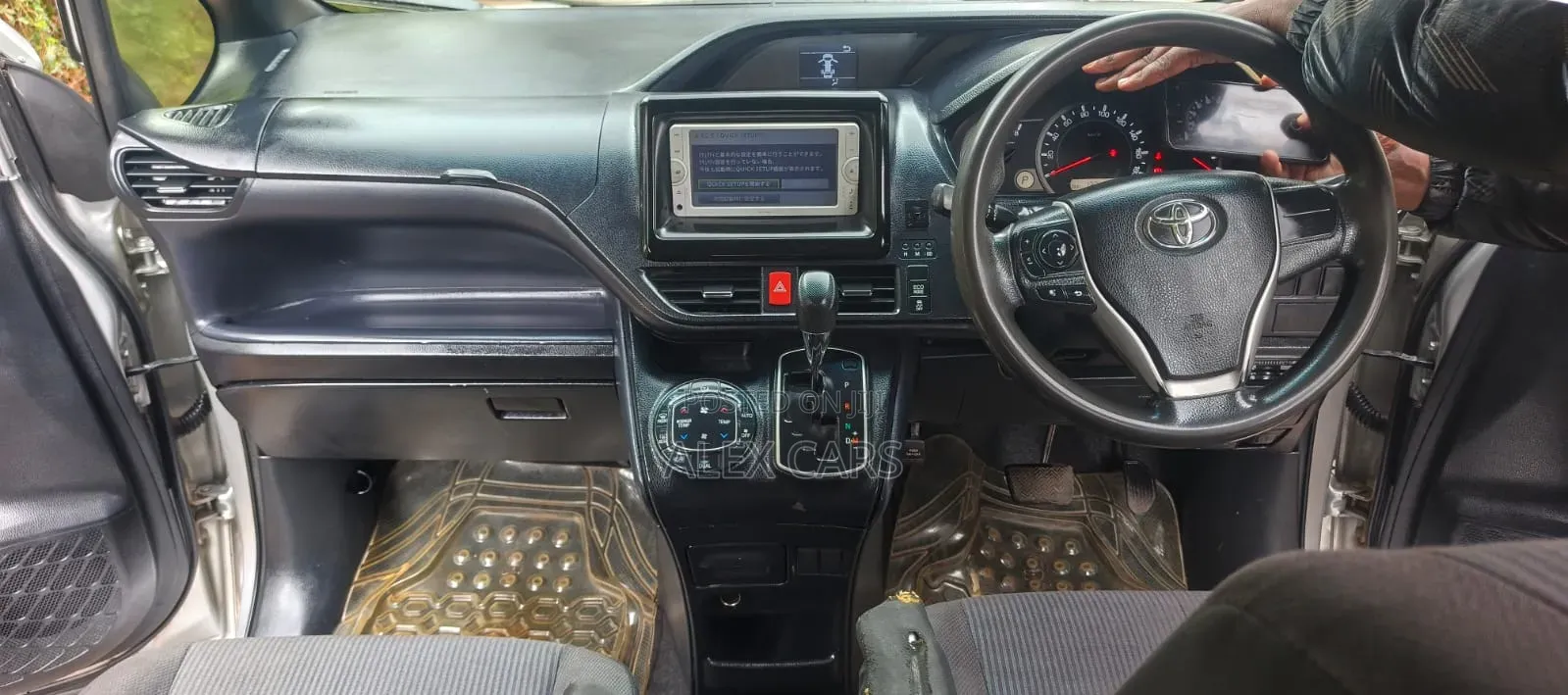 Toyota Noah 2015 Silver