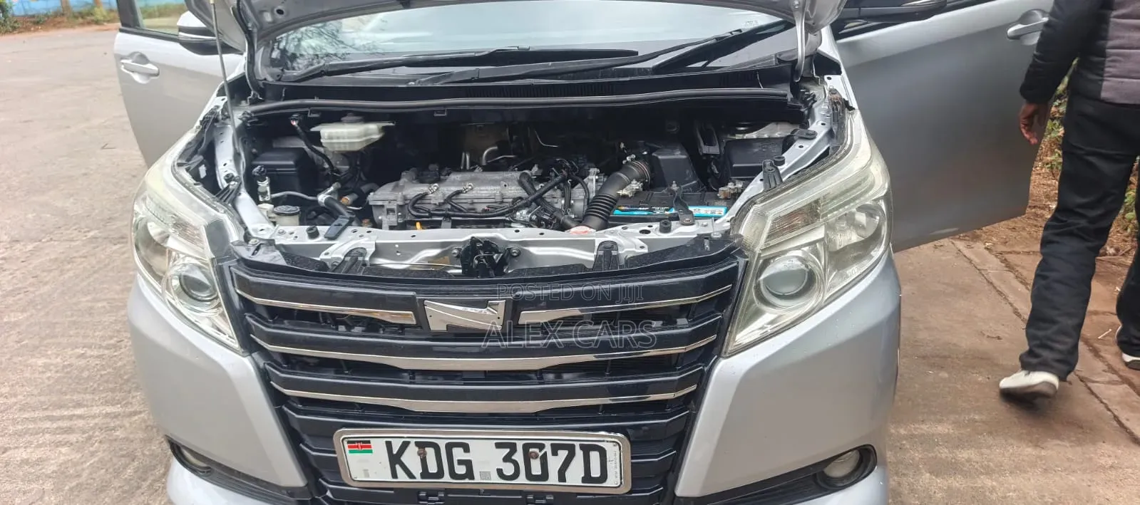 Toyota Noah 2015 Silver