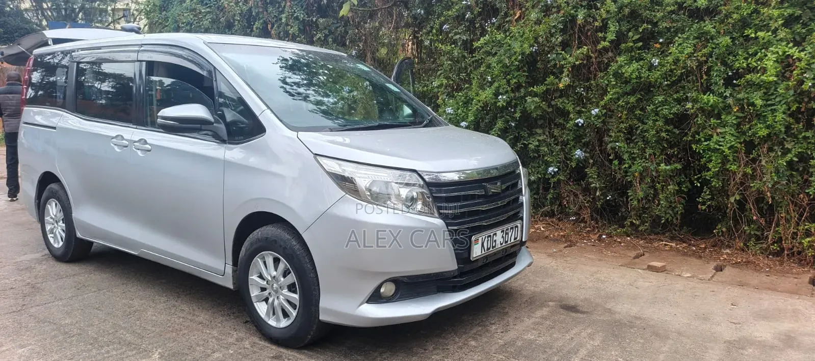 Toyota Noah 2015 Silver