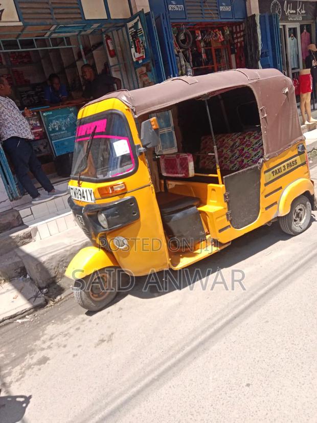 Bajaj RE 2019 Yellow - thumbnail 2