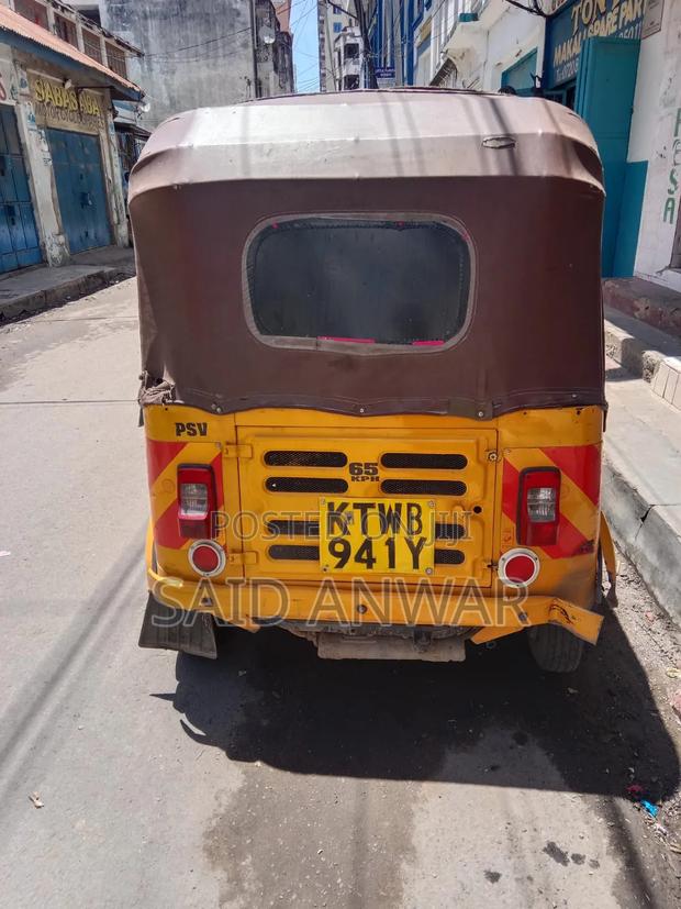 Bajaj RE 2019 Yellow - thumbnail 3