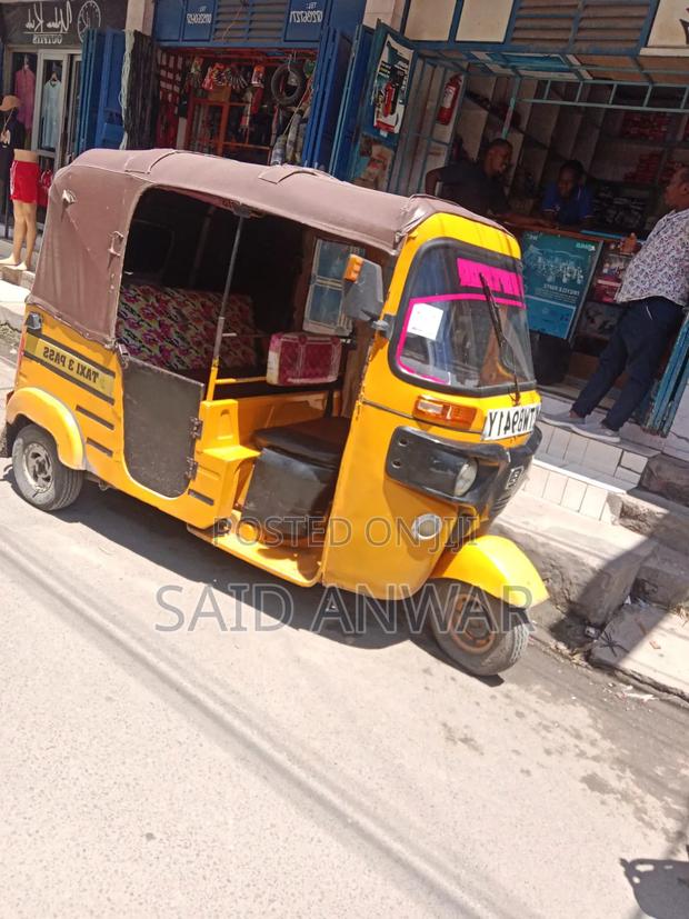 Bajaj RE 2019 Yellow - thumbnail 4