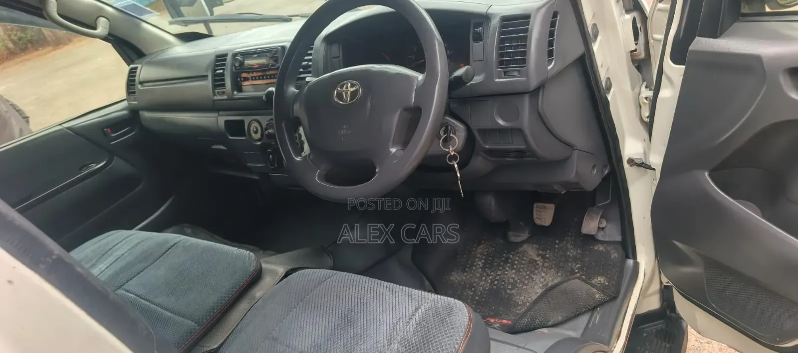 Toyota HiAce 2014 White