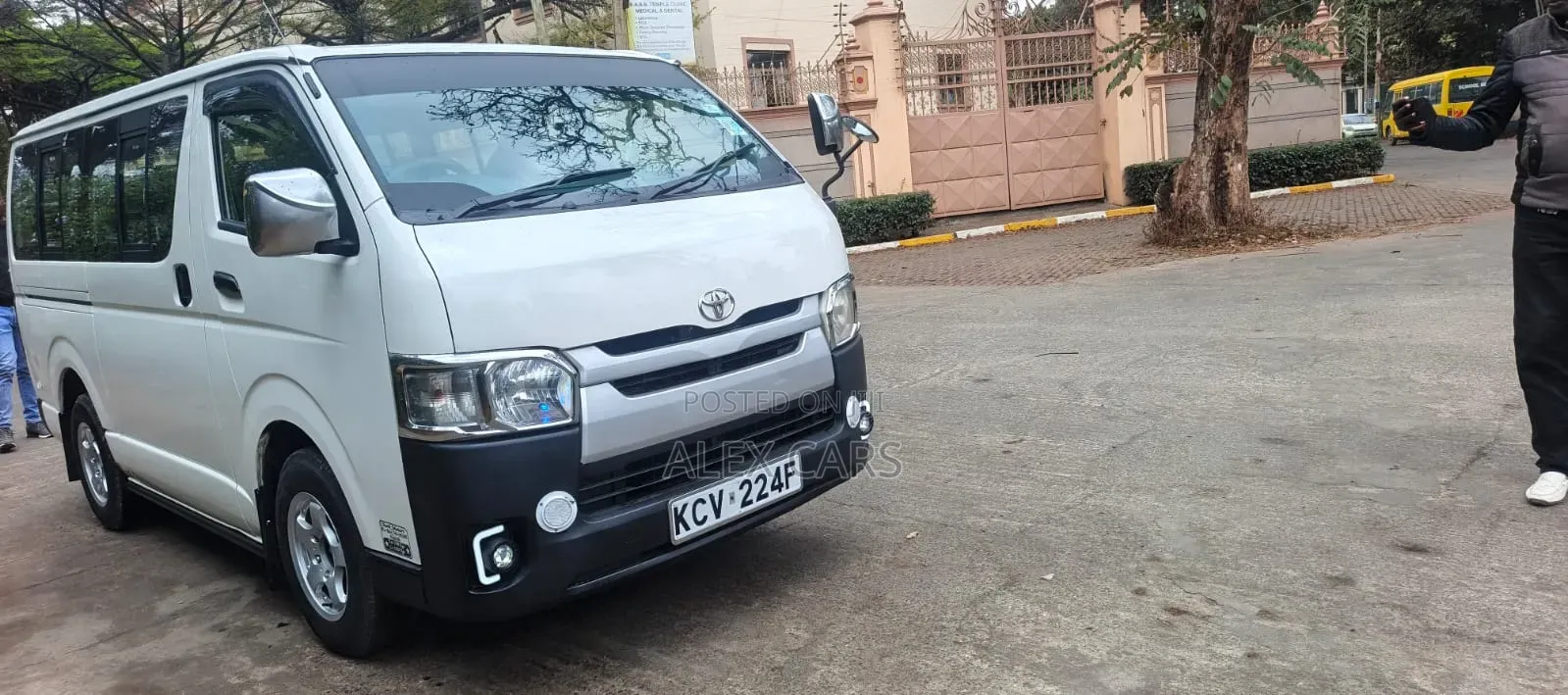 Toyota HiAce 2014 White
