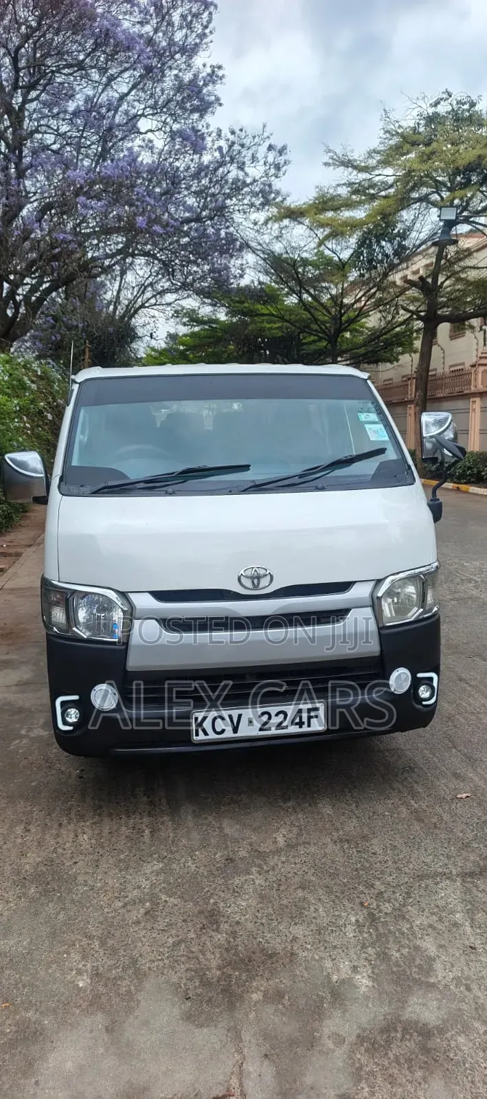 Toyota HiAce 2014 White