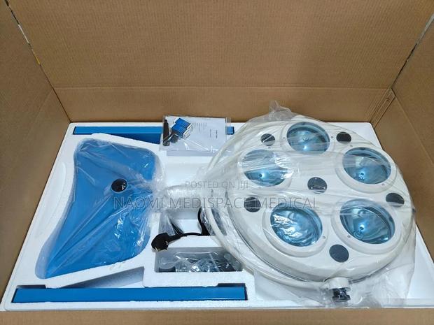 Bright, Mobile Halogen Theatre Light - main view