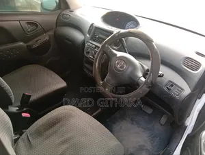 Toyota Fun Cargo 2004 White