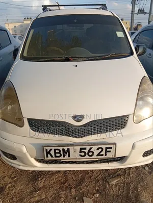 Toyota Fun Cargo 2004 White