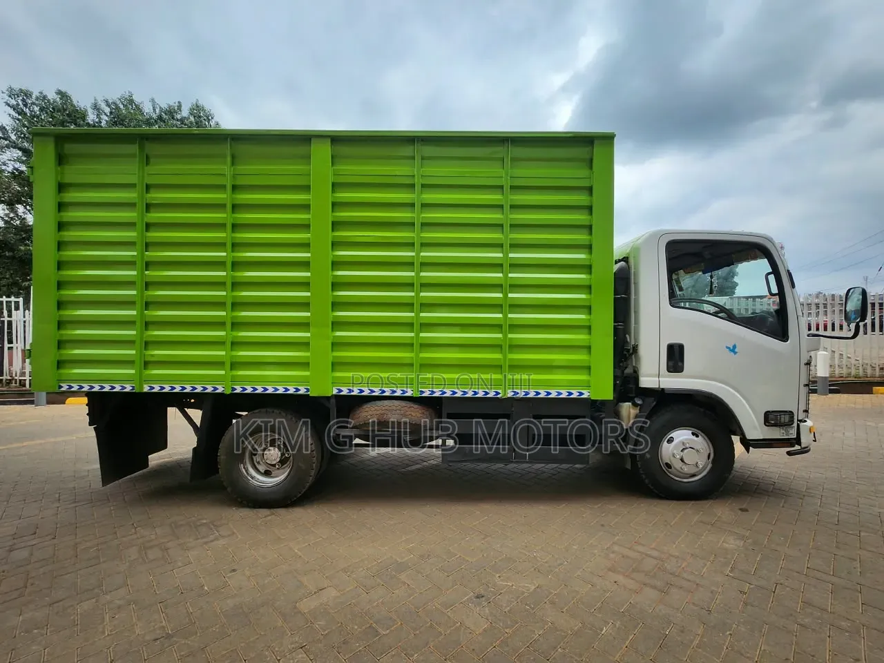 Isuzu NMR 2022 White