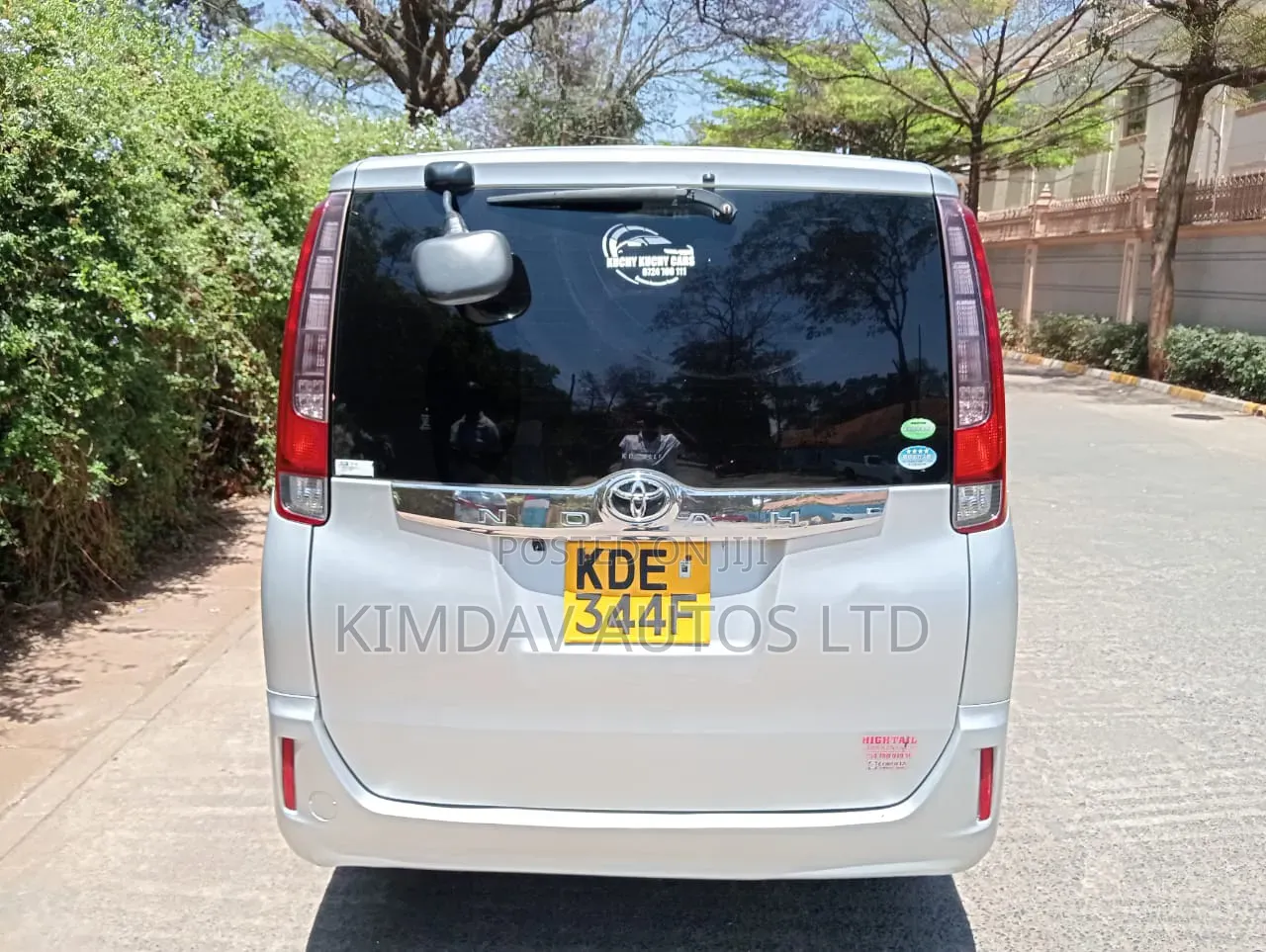 Toyota Noah 2015 Silver