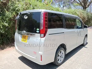 Toyota Noah 2015 Silver