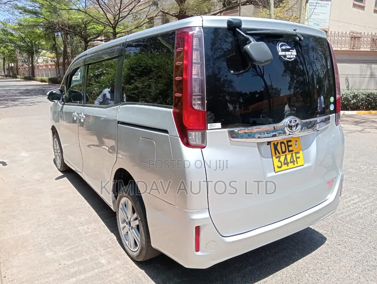 Toyota Noah 2015 Silver