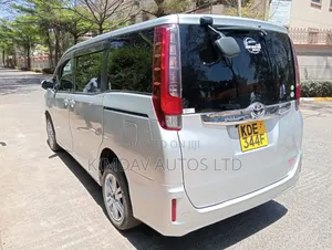 Toyota Noah 2015 Silver