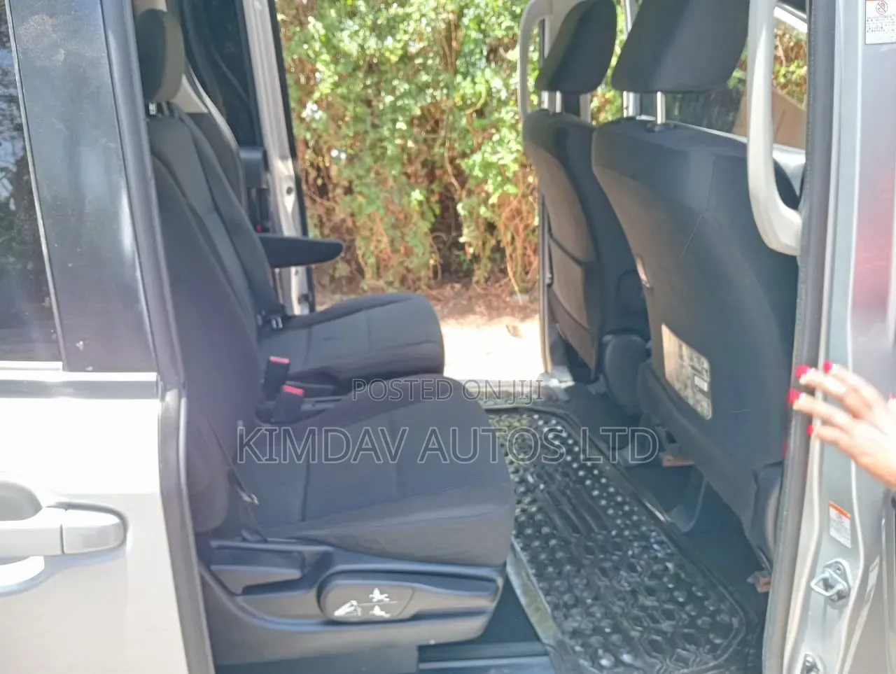 Toyota Noah 2015 Silver