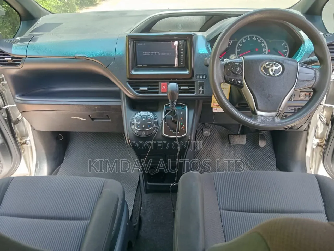 Toyota Noah 2015 Silver