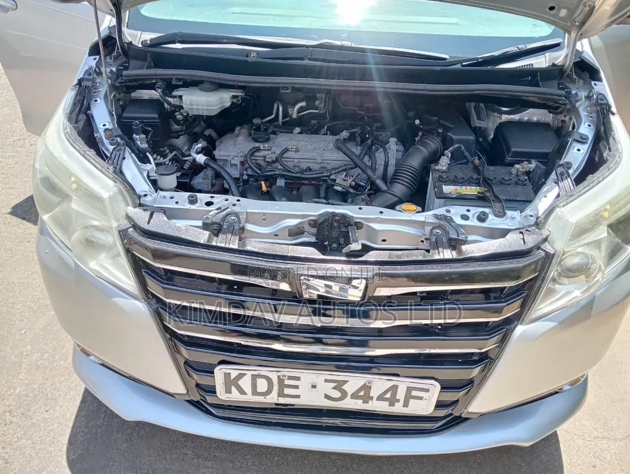 Toyota Noah 2015 Silver
