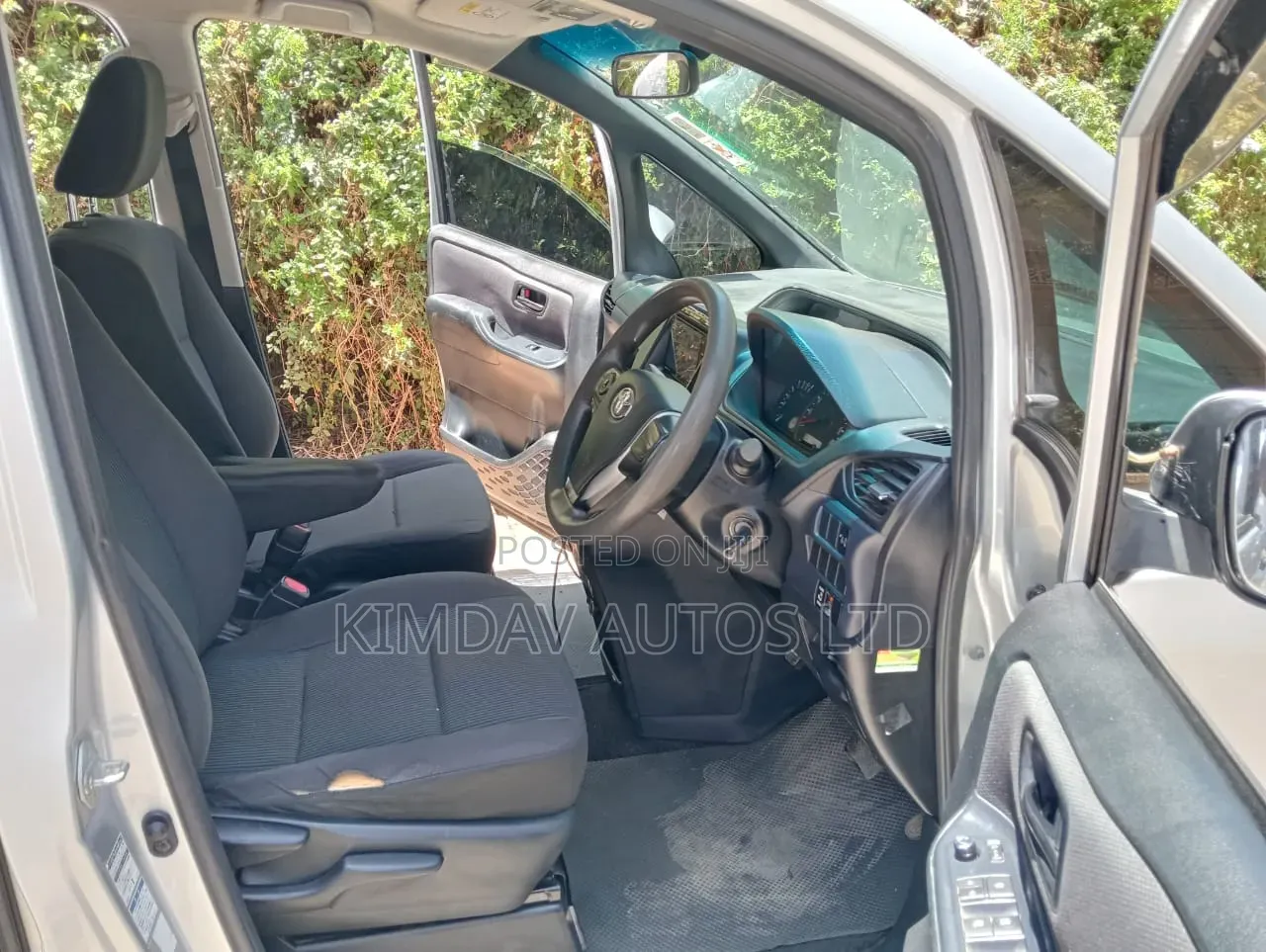 Toyota Noah 2015 Silver