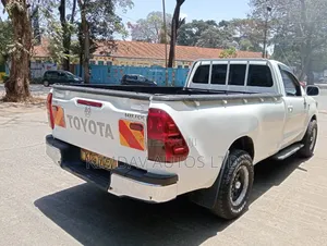 Toyota Hilux 2014 White