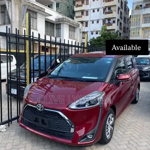 Toyota Sienta 2019 Red