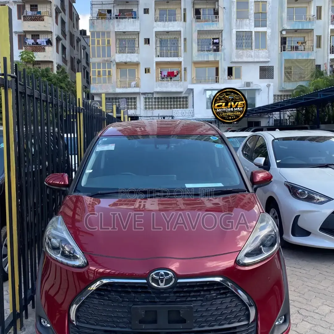 Toyota Sienta 2019 Red