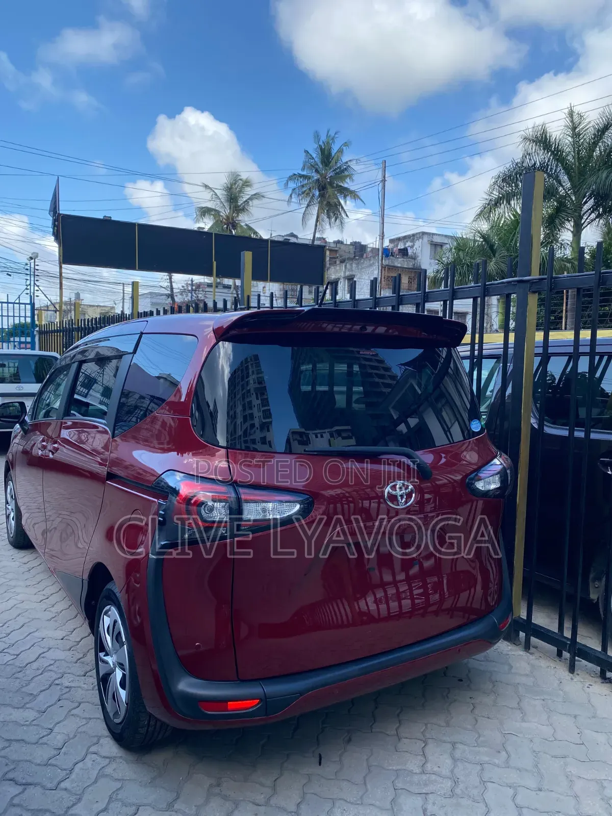 Toyota Sienta 2019 Red