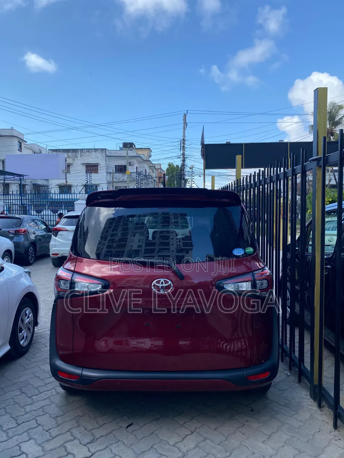 Toyota Sienta 2019 Red