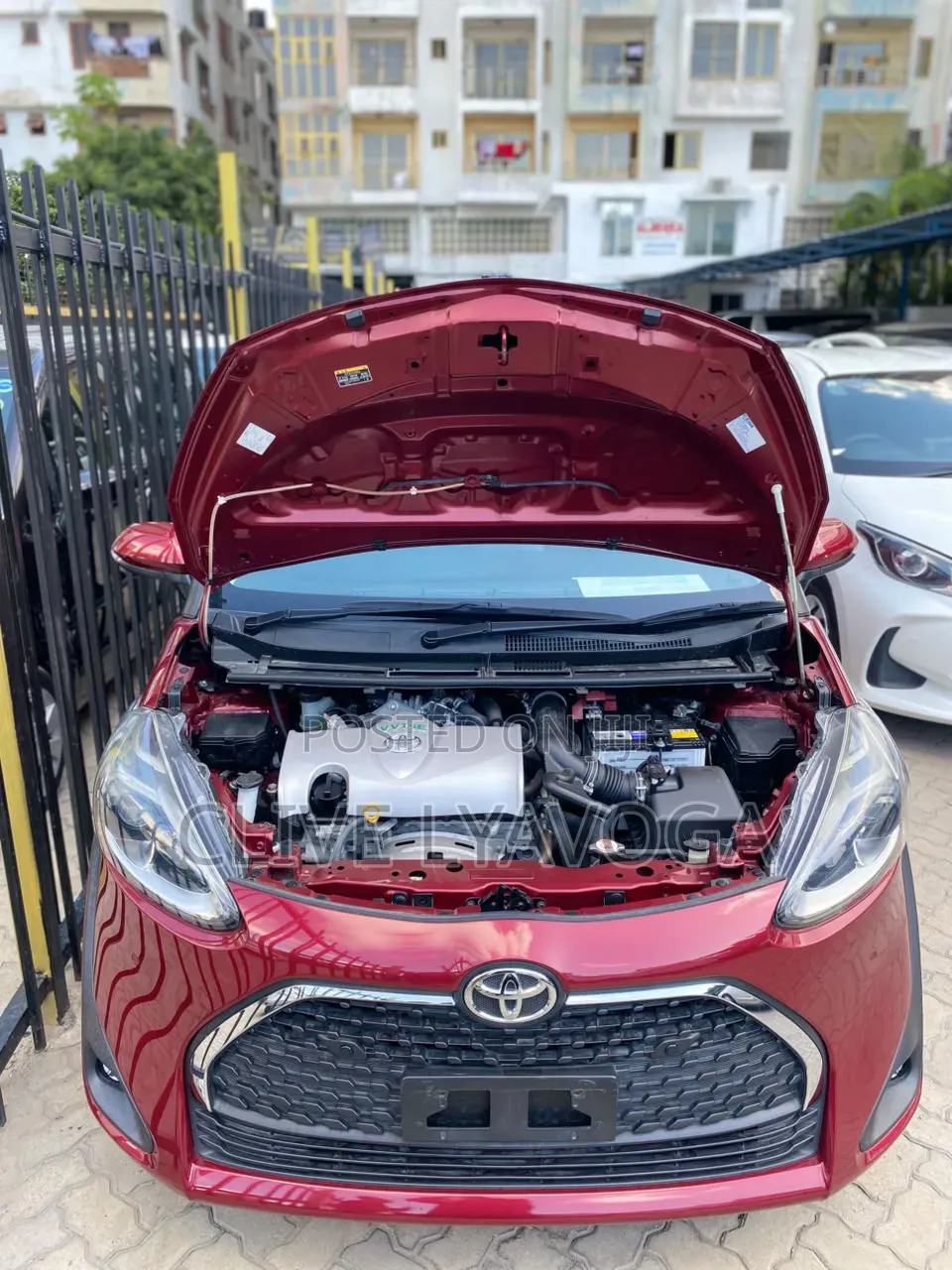 Toyota Sienta 2019 Red