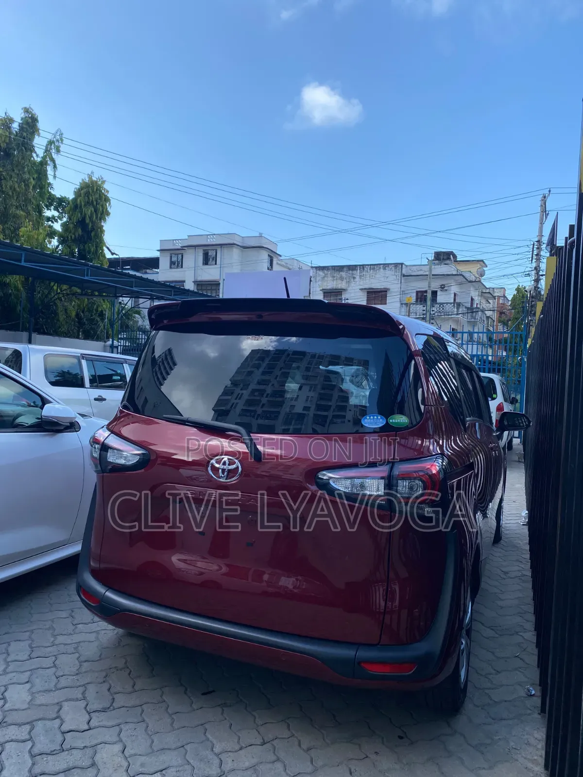 Toyota Sienta 2019 Red