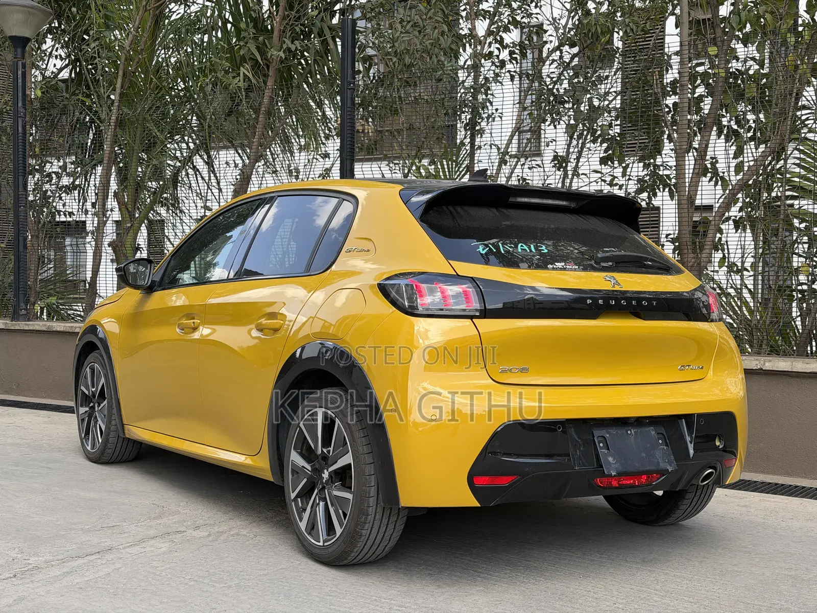 Peugeot 208 2020 Yellow