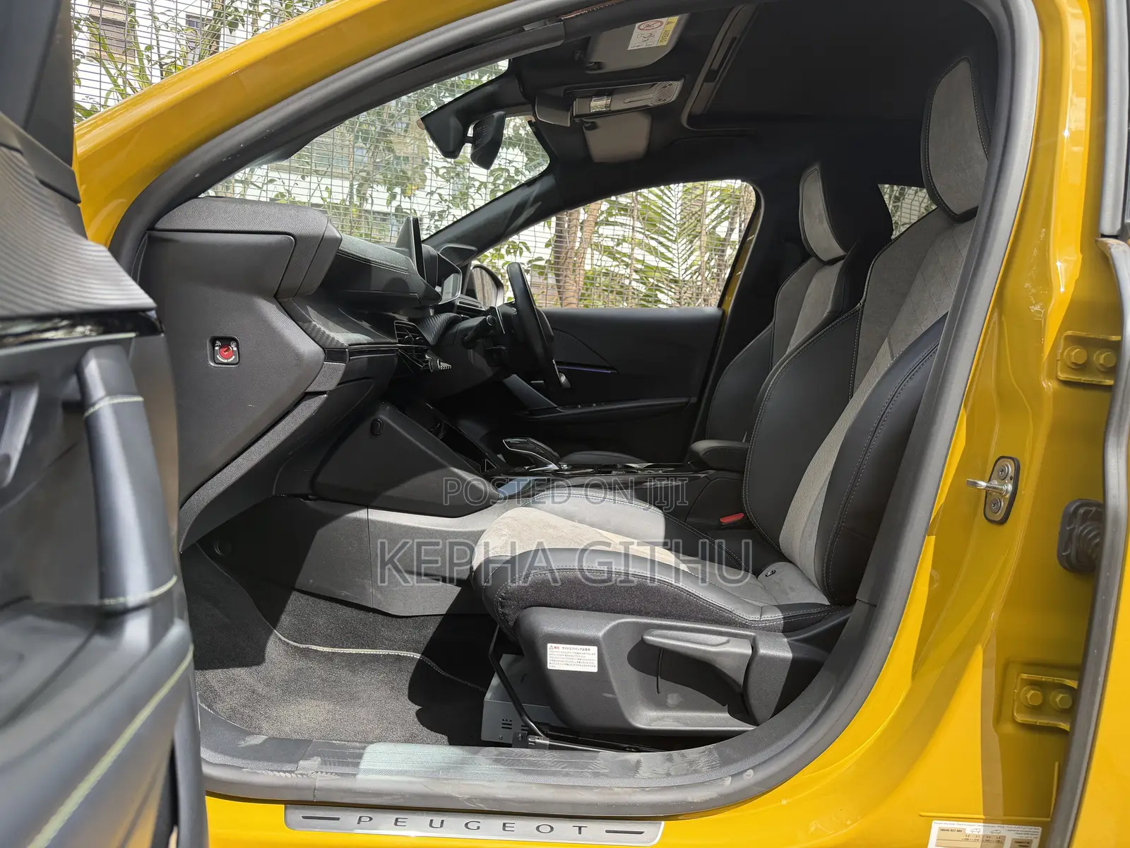 Peugeot 208 2020 Yellow