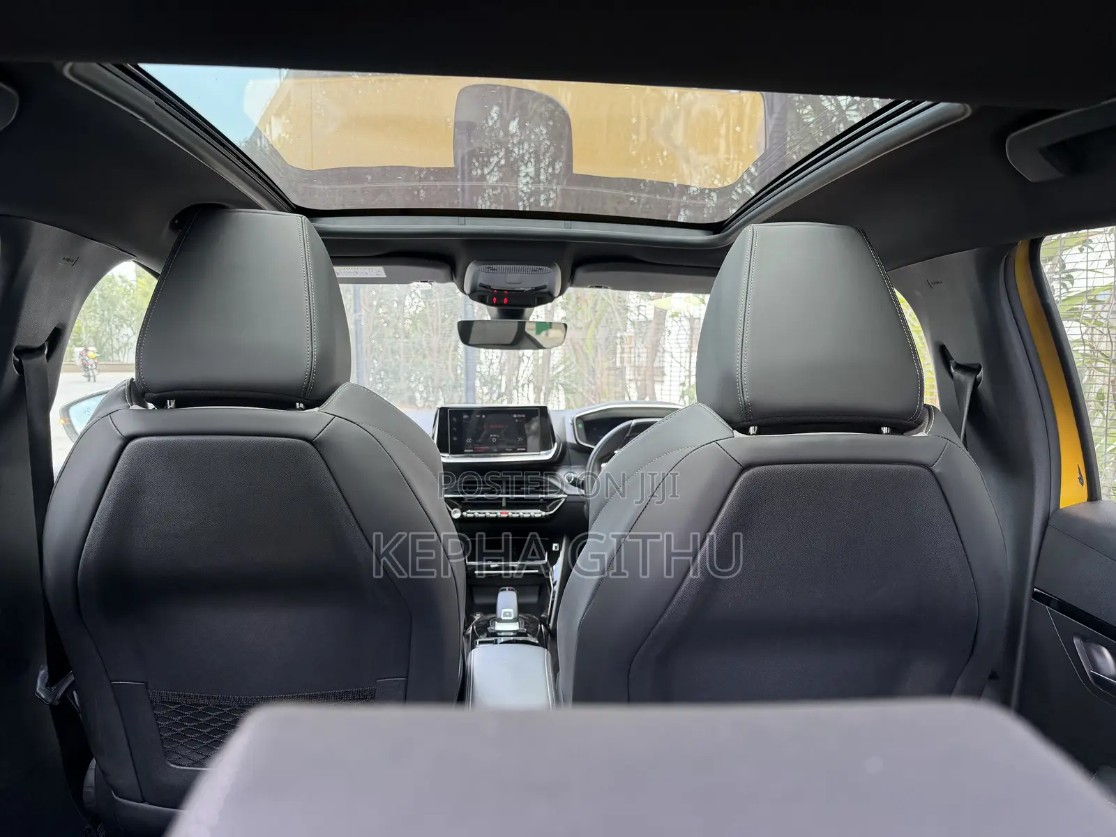 Peugeot 208 2020 Yellow