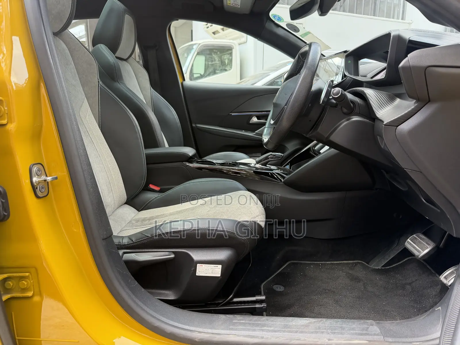 Peugeot 208 2020 Yellow
