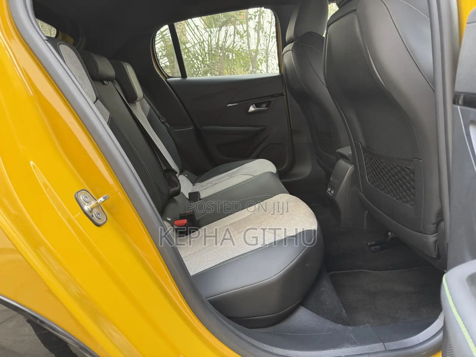 Peugeot 208 2020 Yellow