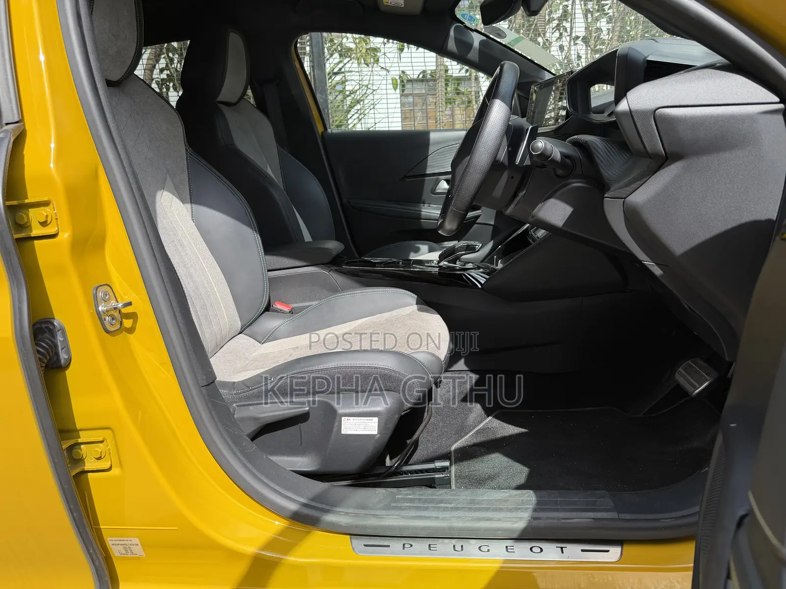 Peugeot 208 2020 Yellow