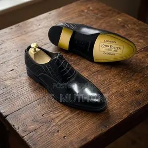 Classic Black Leather Oxford Dress Shoes Ft a Sleek Cap-Toe Design