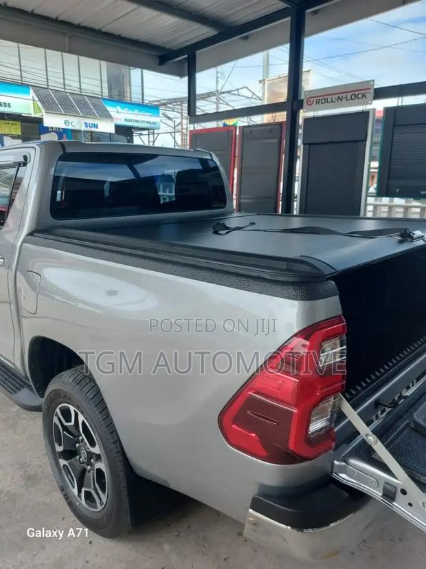 This Sliding Roller Shutter Lid Fits Hilux Perfectly!